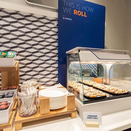 Holiday Inn Express Hotel & Suites Canton By Ihg Εξωτερικό φωτογραφία